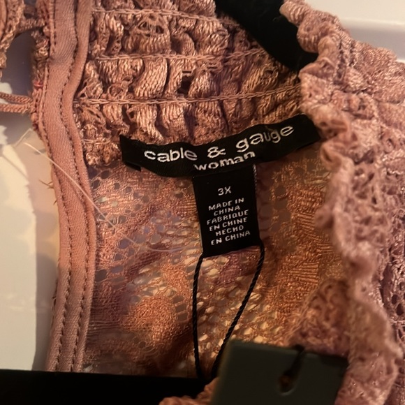 NWT Cable & Gauge stretchy lace mock turtle neck blouse with cute cuff sleeves! - Picture 3 of 5